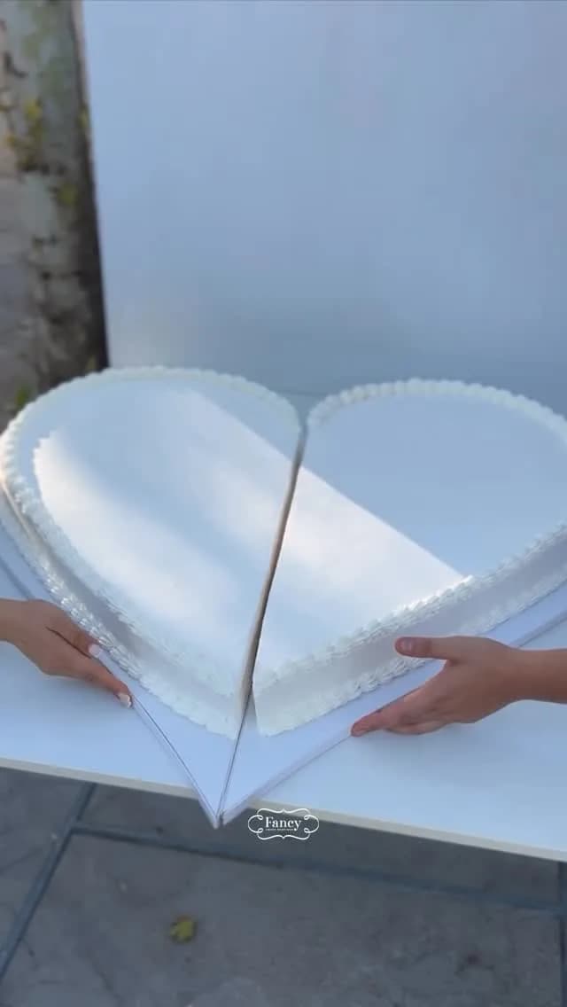 کیک عروسی فنسی، رنگ سفید، شکل قلب