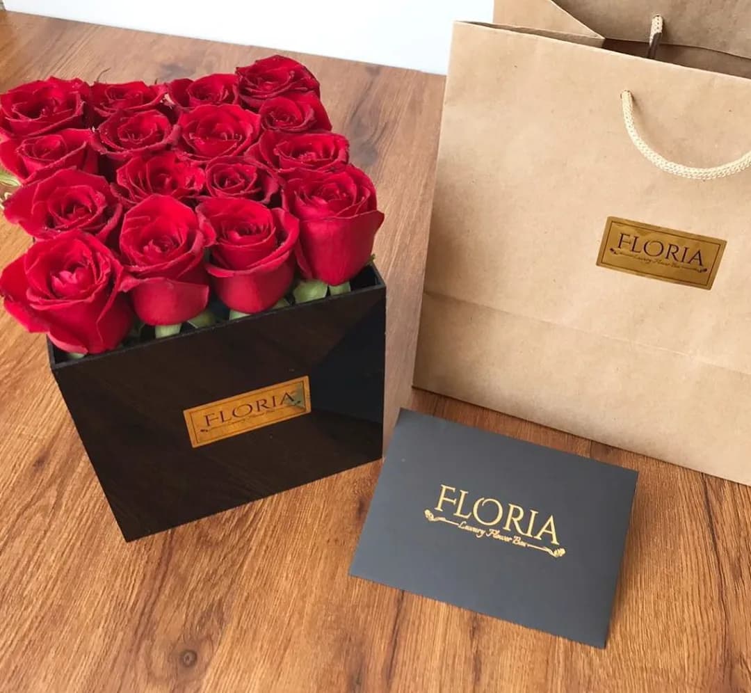 باکس گل رویال ۱۶ شاخه