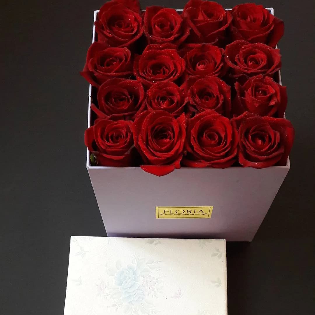 باکس گل رز قرمز