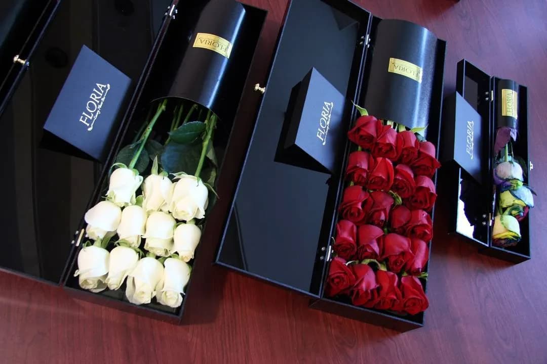 باکس گل بلند، رنگ سفید، قرمز و مشکی، باکس گل چندسایز