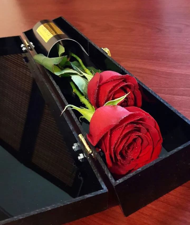 باکس گل، رنگ قرمز، باکس گل مستطیلی دردار