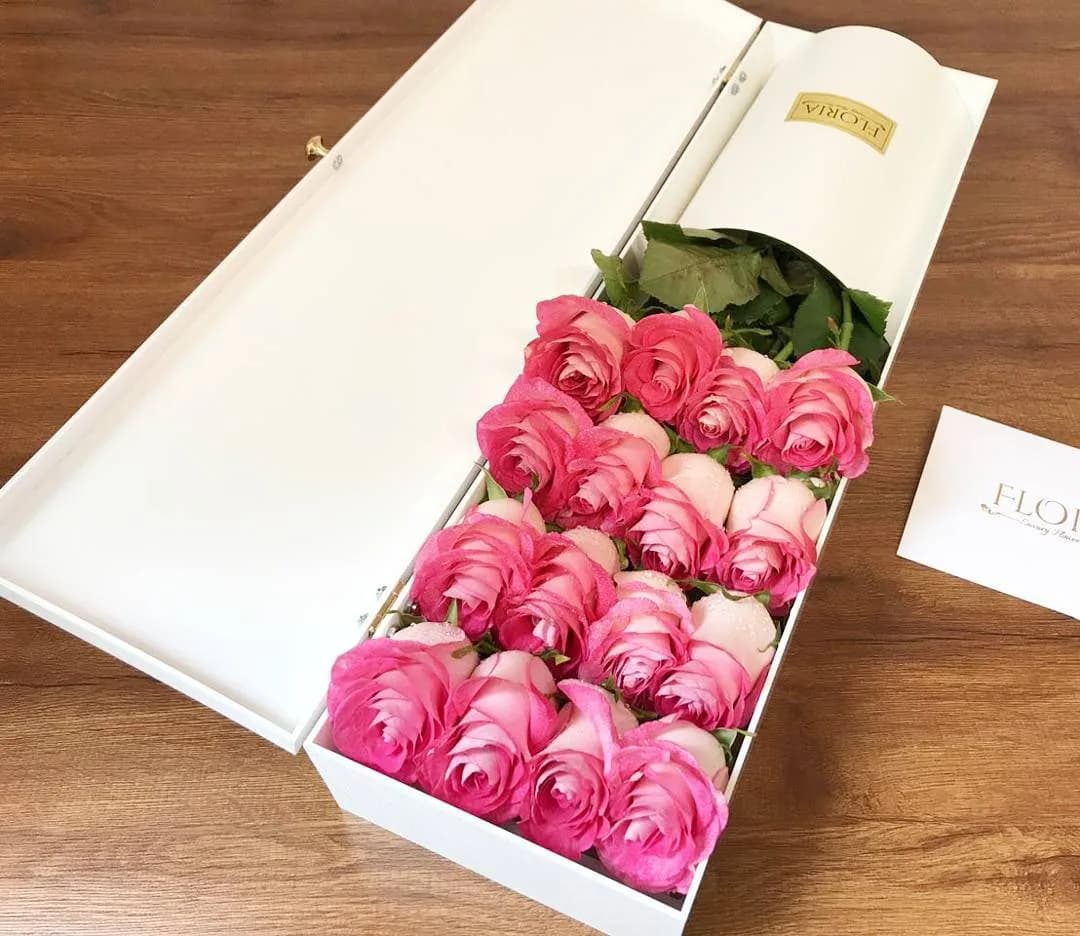 باکس گل رز، رنگ صورتی، سفید و سبز، باکس گل مستطیلی