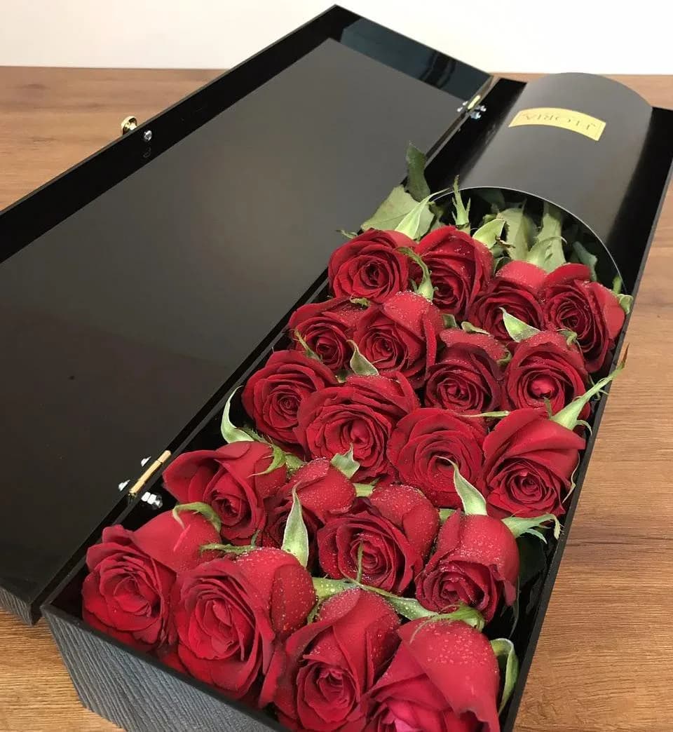باکس گل رز فلوریا، رنگ قرمز و مشکی، جنس چوب و کاغذ، جعبه گل بلند