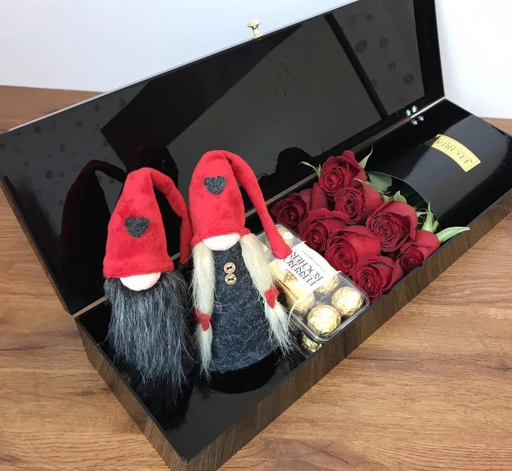 باکس سورپرایز گل رز و شکلات