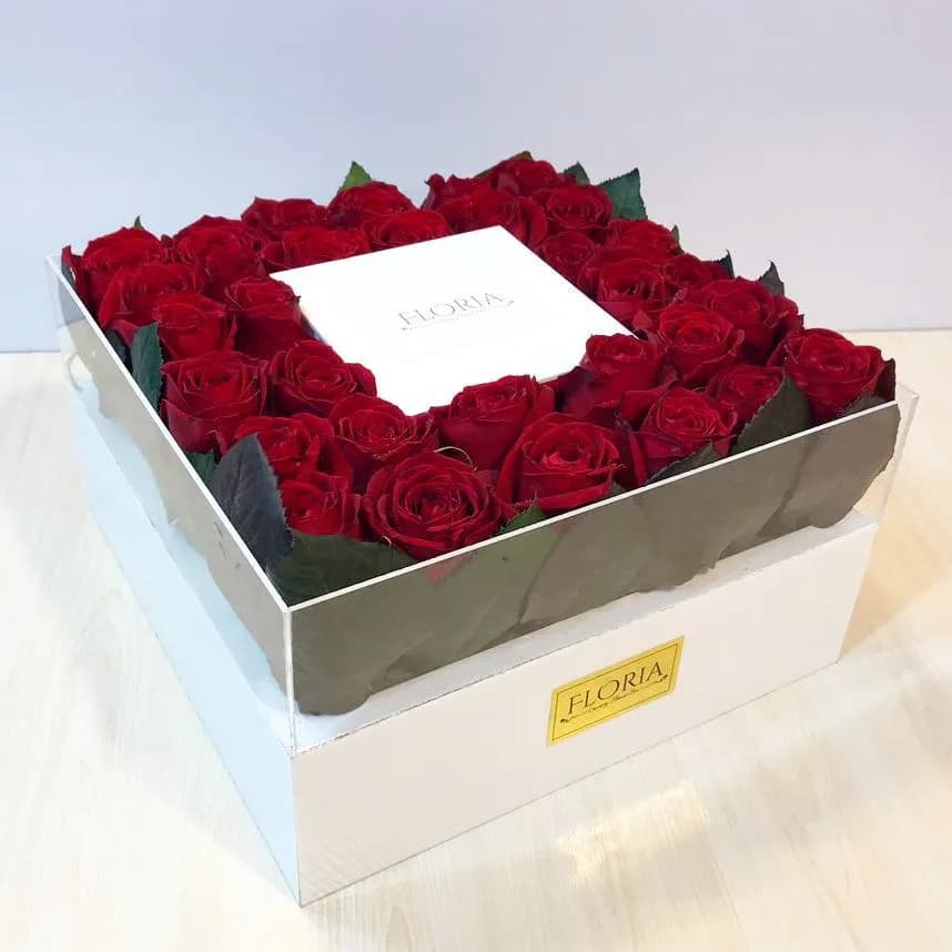 باکس دیاموند، رنگ قرمز، باکس مربعی پر از رز