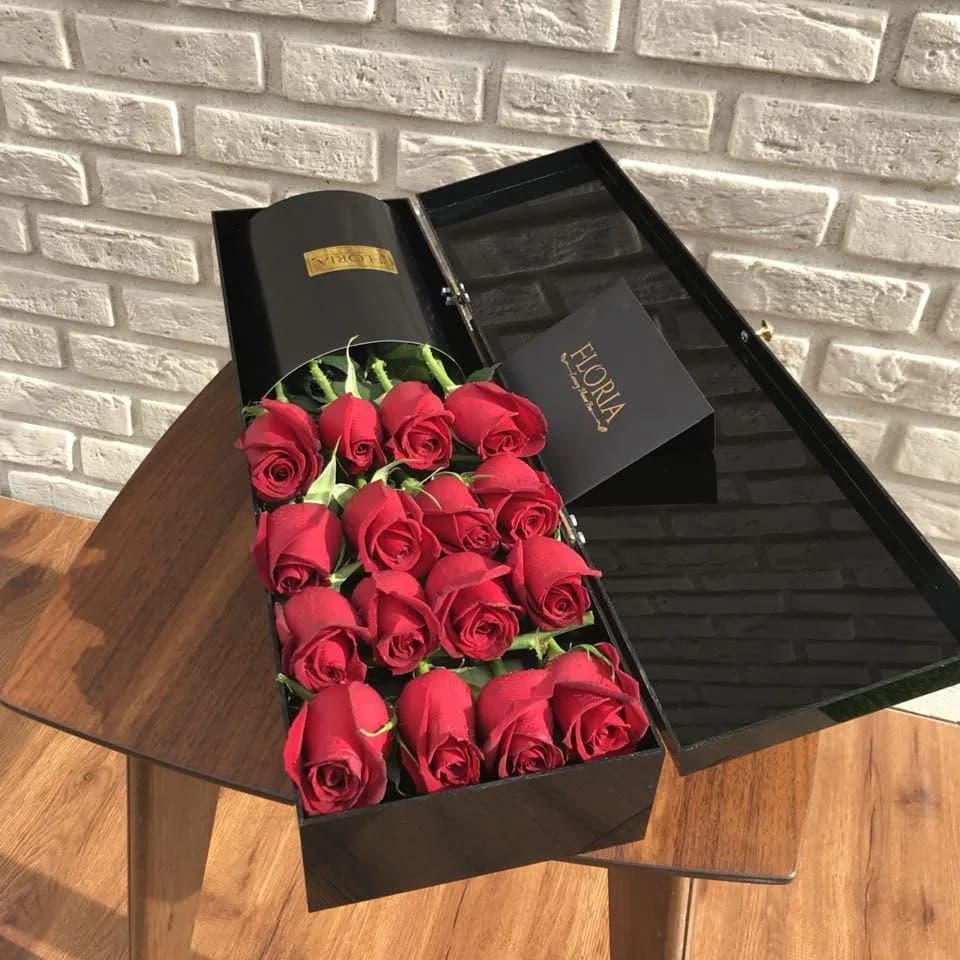 باکس کلاسیک ۱۲ تا ۲۴ شاخه رز فلوریا