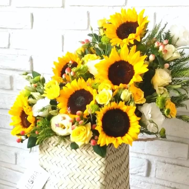 سبد گل، رنگ زرد و سفید، سبد حصیری