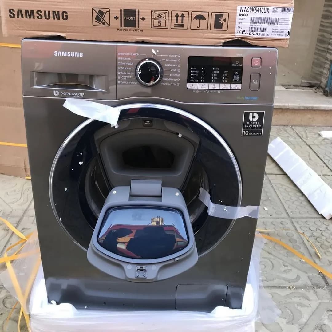 ماشین لباسشویی سامسونگ ادواش w90، رنگ خاکستری تیره، جنس فلز و پلاستیک، درب جلو