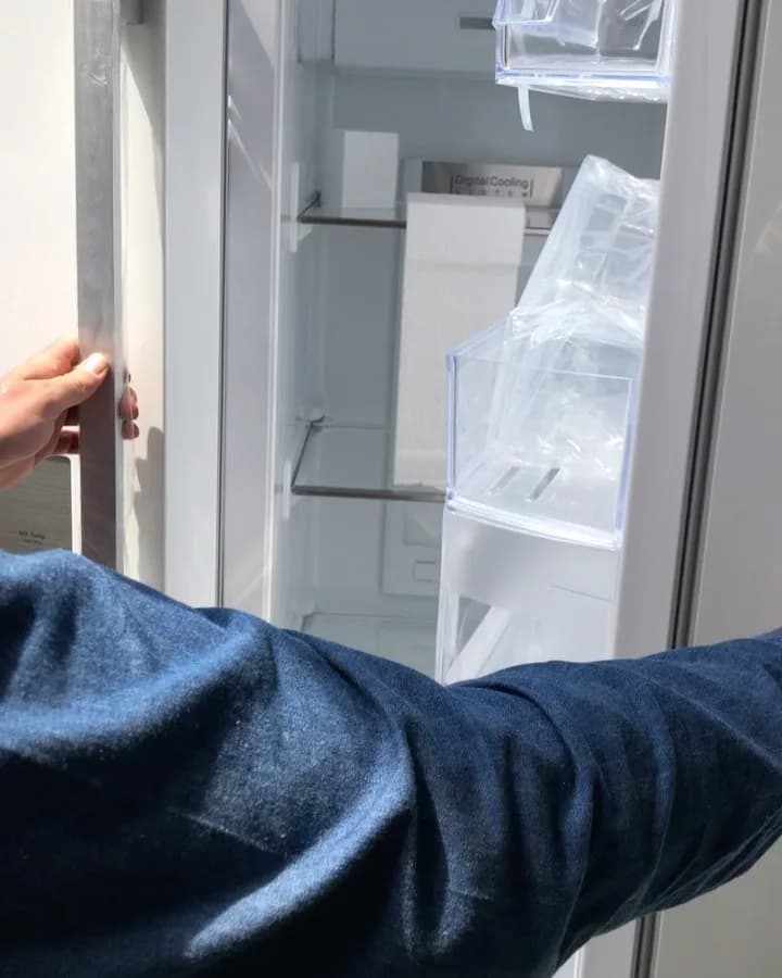 یخچال ساید بای ساید بوش ۳۰ فوت، رنگ سفید، جنس پلاستیک