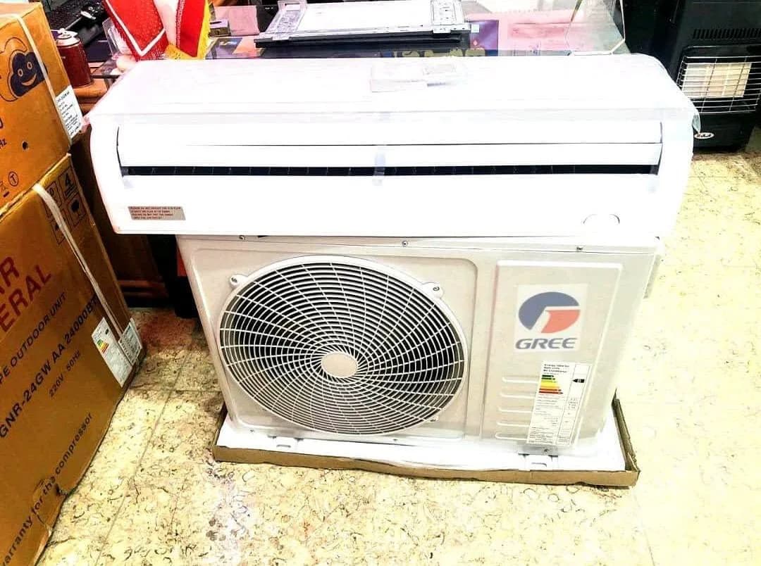 کولر گازی اسپلیت گری سردخالی، رنگ سفید، جنس پلاستیک و فلز، دیواری اسپلیت