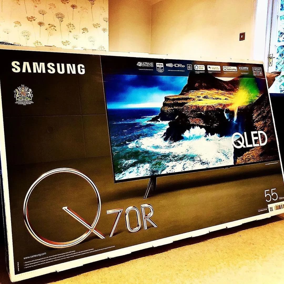 تلویزیون QLED مدل Q70R سامسونگ، رنگ مشکی، جنس پلاستیک، تلویزیون صفحه تخت