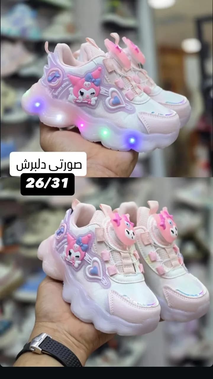 کفش کتانی وارداتی سایز ۲۶ تا ۳۱، رنگ صورتی و سفید، طرح شخصیت کارتونی، لایت‌دار
