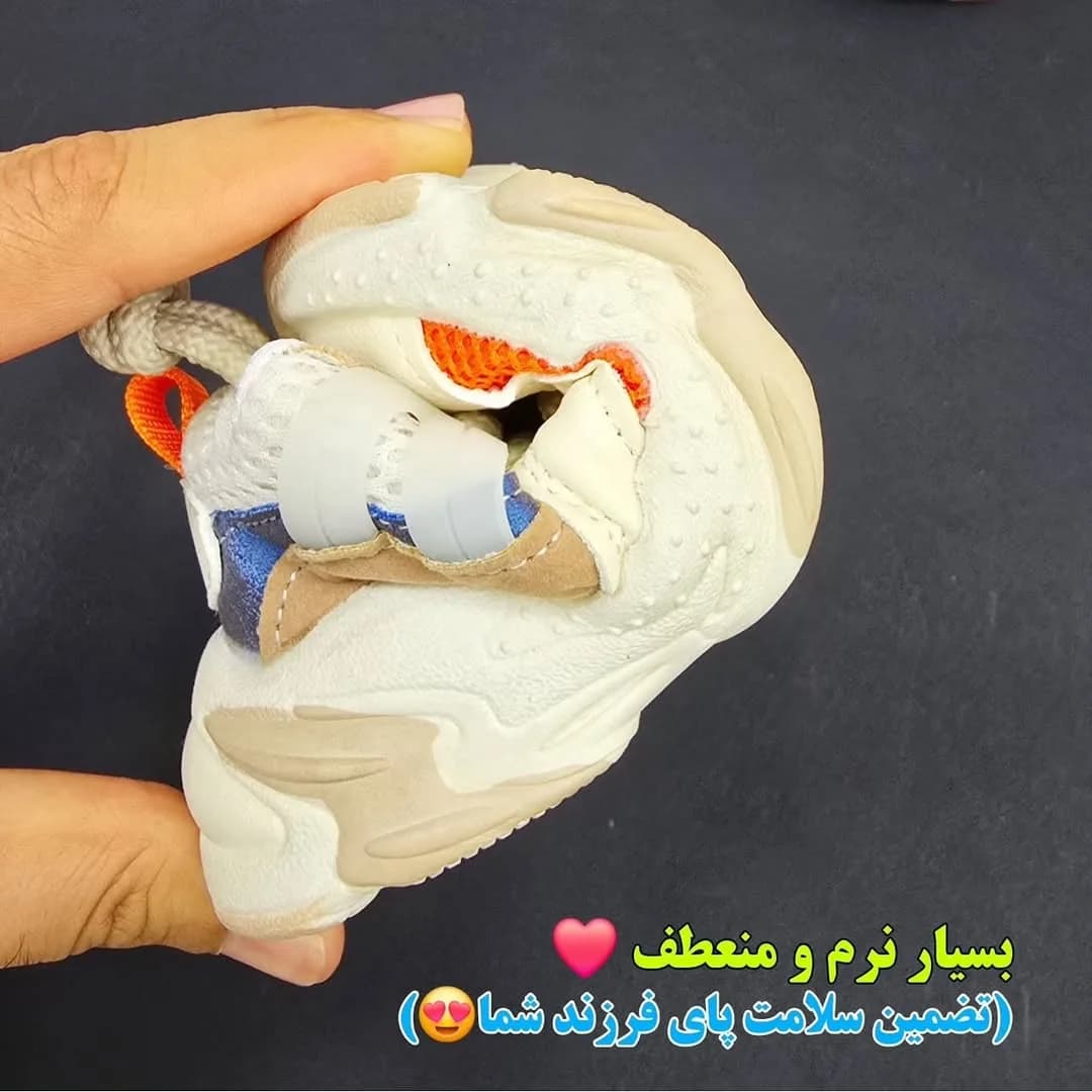 کفش کتانی بچگانه سایز ۲۱ تا ۲۵ — رنگ کرم — نمای جزئیات