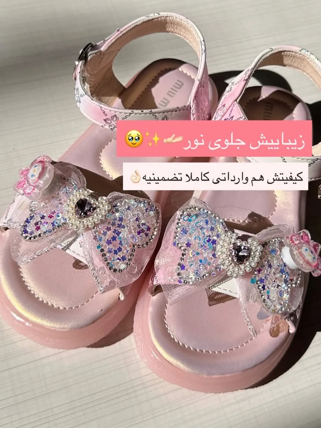 صندل دخترانه، رنگ صورتی و سفید، جنس پلاستیک، صندل تخت جلو بسته