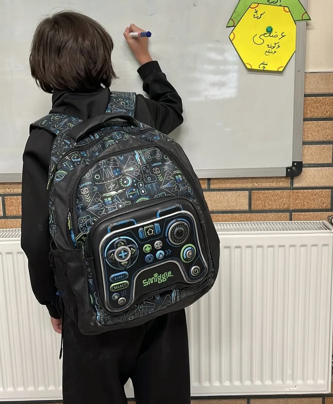 کوله پشتی اسمیگل Smiggle، رنگ مشکی و آبی، طرح شخصیت کارتونی