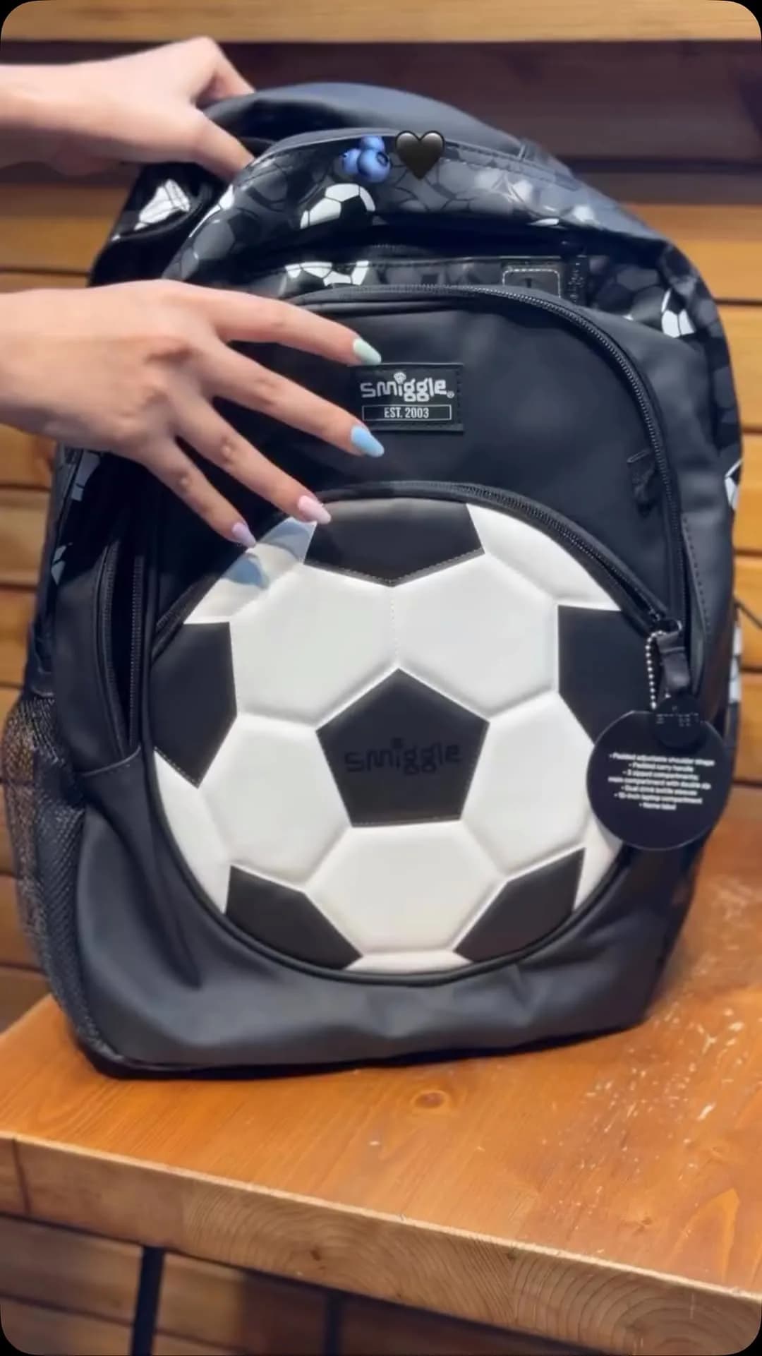 کوله پشتی اسمیگل Smiggle، رنگ مشکی و سفید