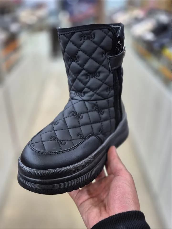 نیمبوت زنانه، رنگ مشکی، جنس چرم مصنوعی و پلاستیک، نیمبوت لژدار زیپی