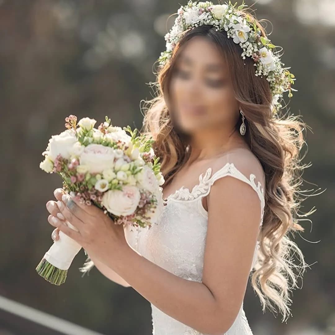 دسته گل عروس سفارشی، رنگ سفید، صورتی و سبز، طرح گلدار، گرد