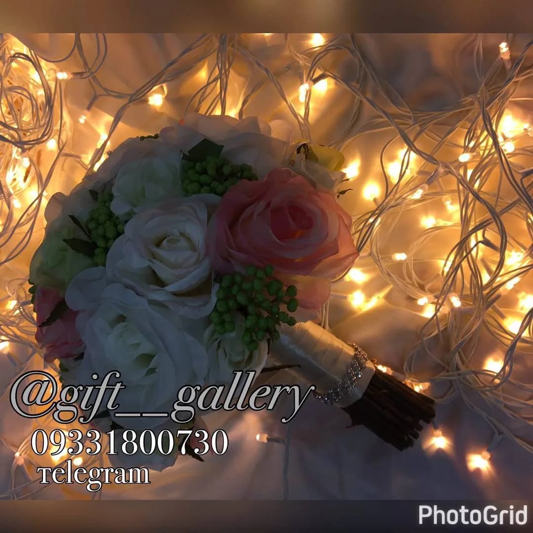 دسته گل بهاری، رنگ سفید و صورتی، جنس پارچه، گرد، دستهدار