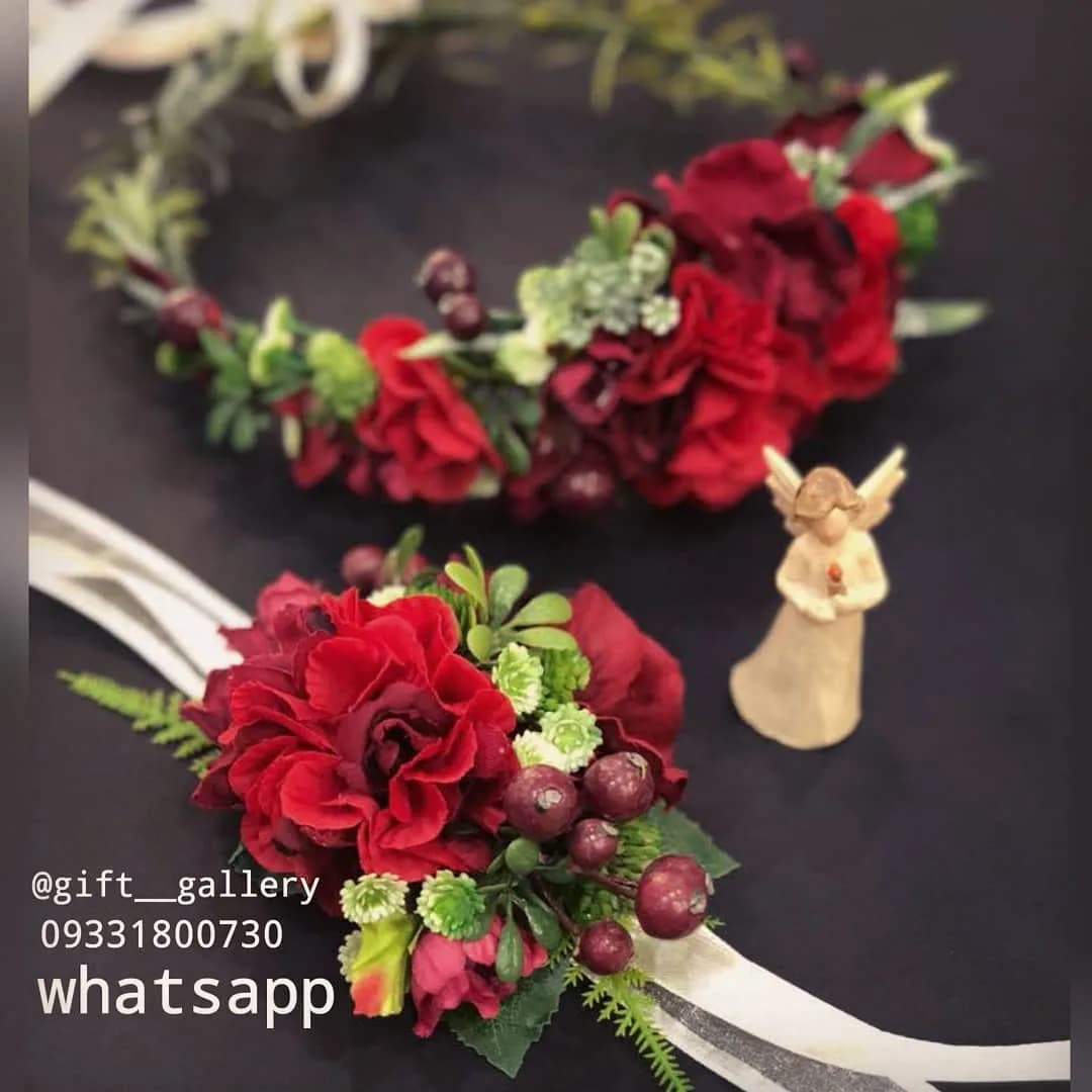 ست اکسسوری گل عروس، رنگ قرمز و سبز، جنس پارچه، طرح گلدار، تاج و دستبند گل