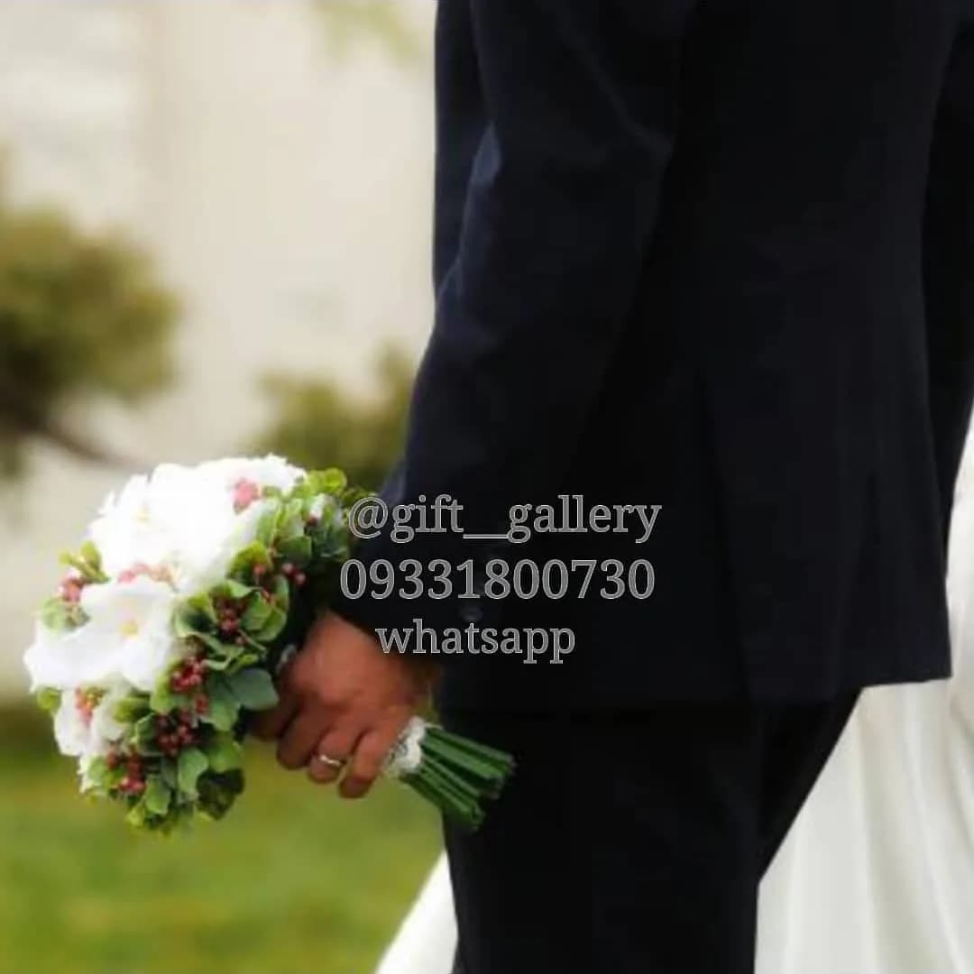 دسته گل عروس، رنگ سفید و سبز، جنس پارچه و گل مصنوعی، گرد
