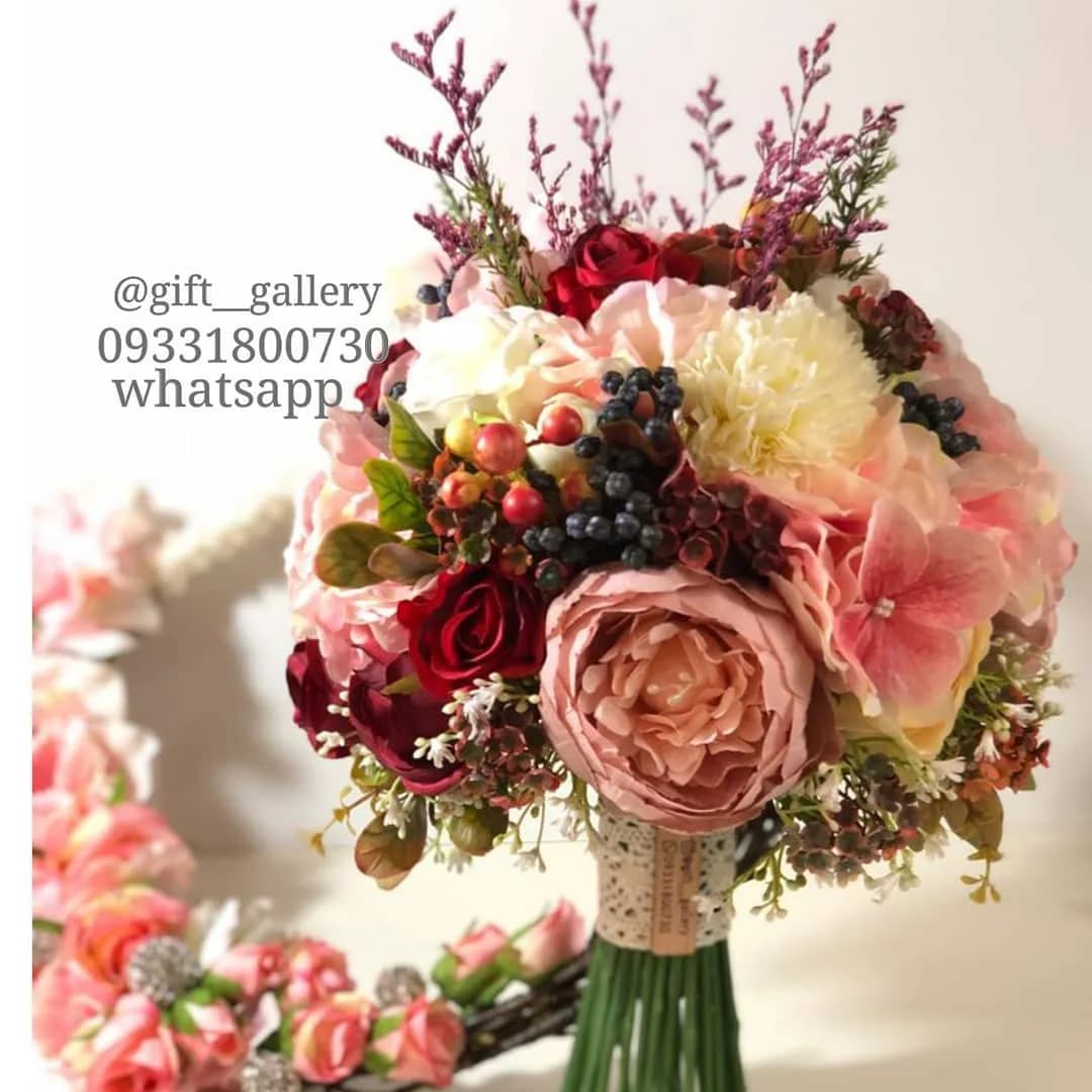 دسته گل عروس و حنابندون، رنگ صورتی، قرمز و سبز، جنس پارچه، دسته گل گرد
