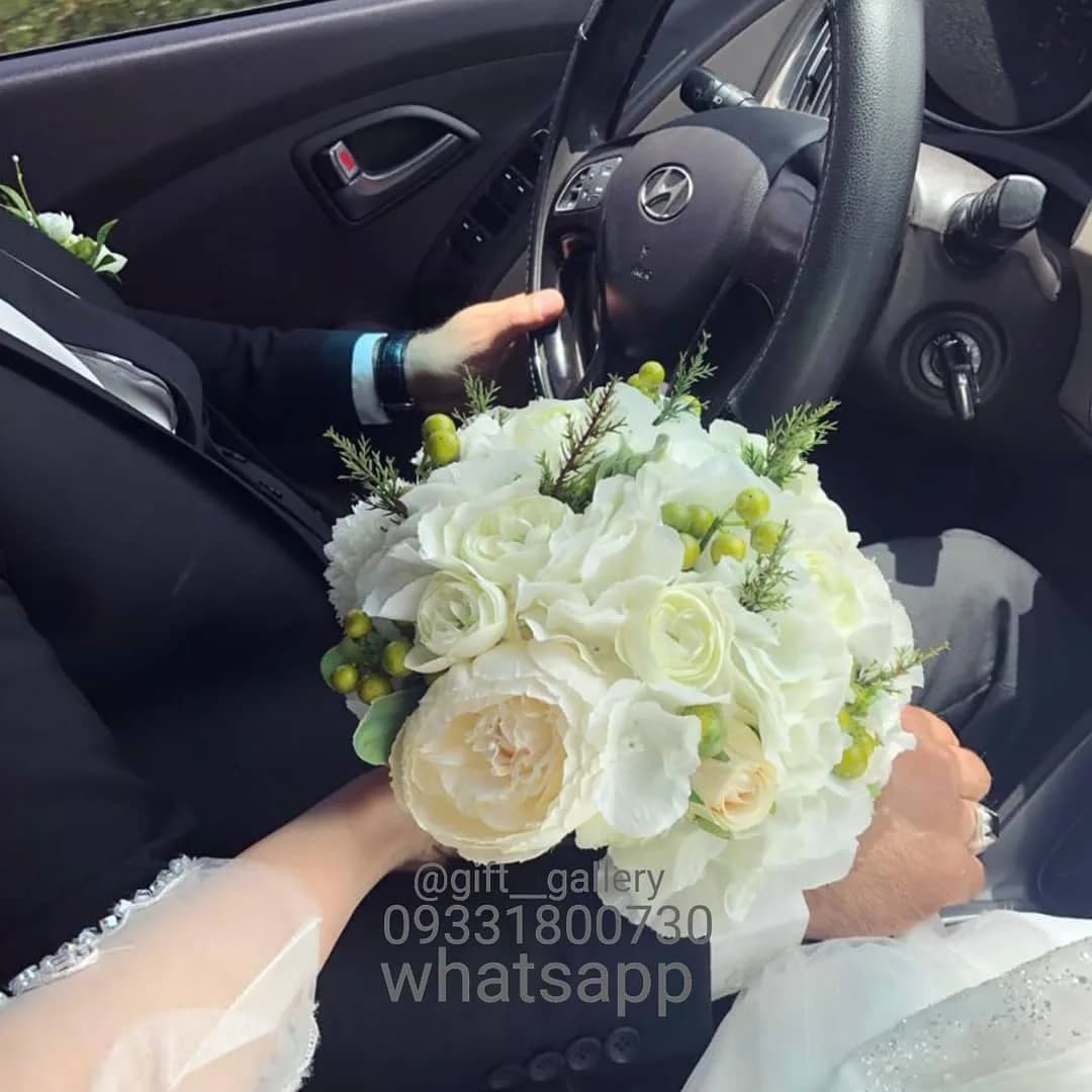 دسته گل عروس، رنگ سفید، کرم و سبز، گرد