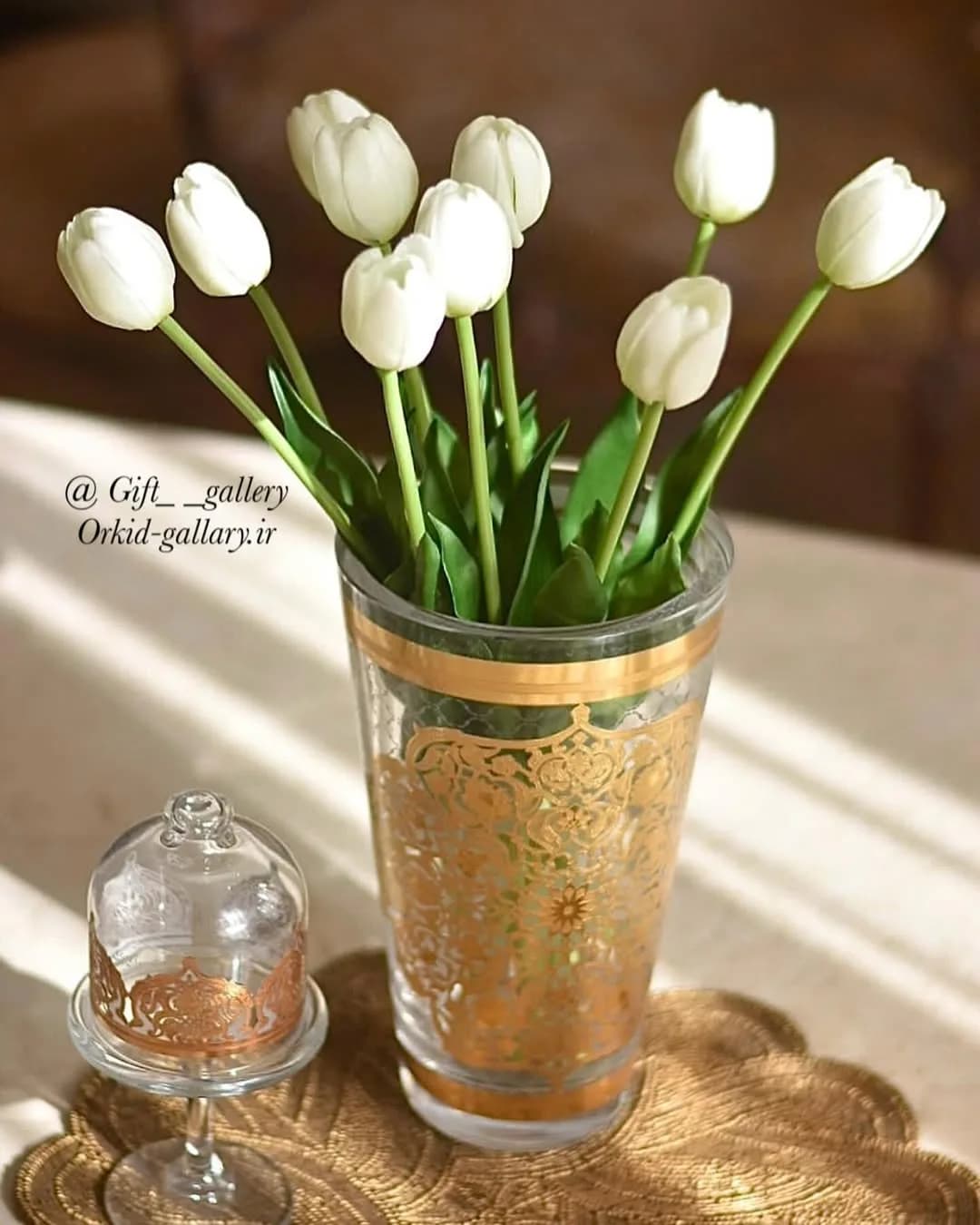 بوته گل لاله سفید ۵ گل، رنگ شفاف و طلایی، جنس شیشه، استوانه‌ای