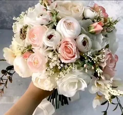 دسته گل عروس مصنوعی، رنگ صورتی، سفید، کرم و سبز، جنس پارچه و پلاستیک، گرد، دستهای