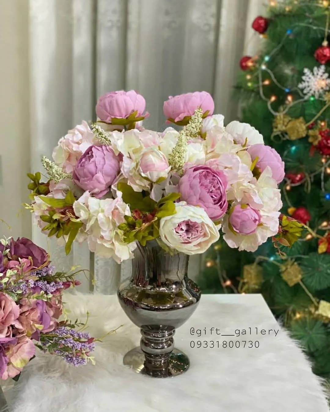 گلدان گل مصنوعی، رنگ صورتی، سفید و سبز، جنس پارچه و سرامیک، گلدان گل پیونی