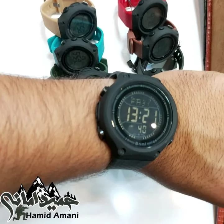 ساعت مچی، رنگ مشکی، قرمز، کرم و آبی، جنس پلاستیک، دیجیتال، اسپرت