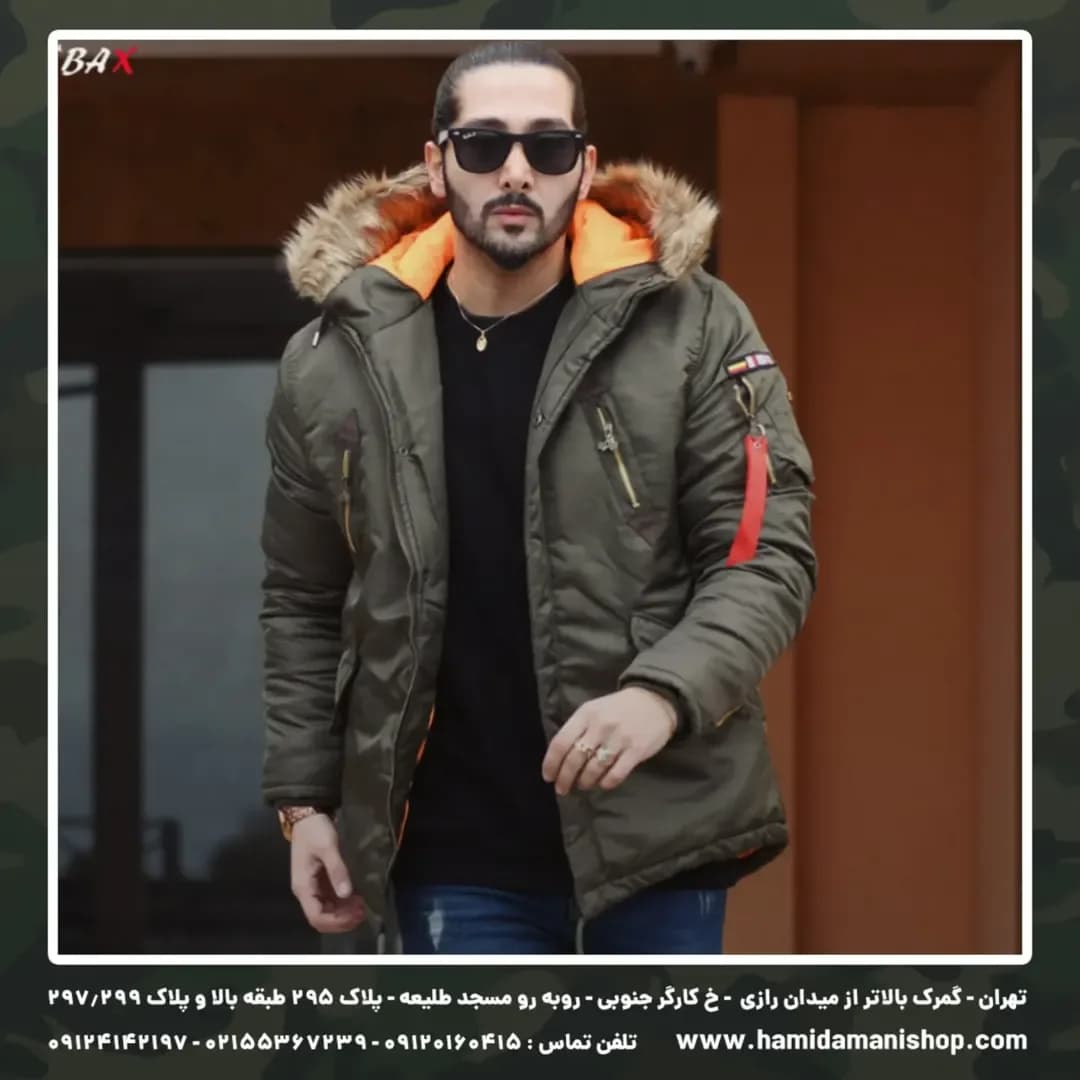کاپشن خلبانی کلاهدار، رنگ سبز زیتونی، مشکی و نارنجی، کلاه‌دار خزدار کوتاه