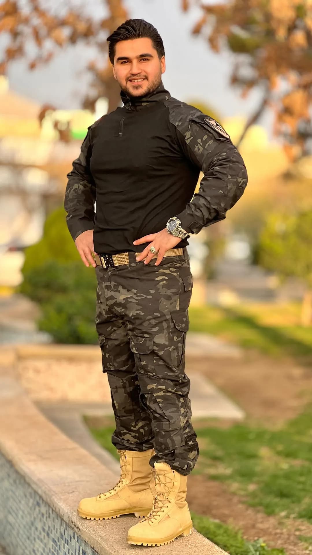 ست لباس تاکتیکال، رنگ مشکی و سبز ارتشی، بالاتنه جذب، شلوار کارگو