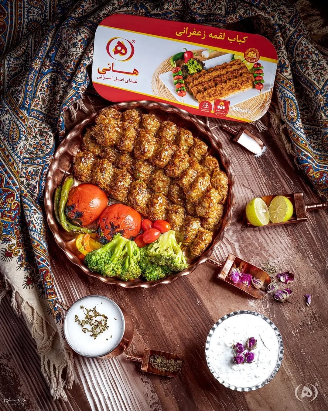 کنسرو کباب لقمه زعفرانی هانی، رنگ قرمز، زرد و سبز