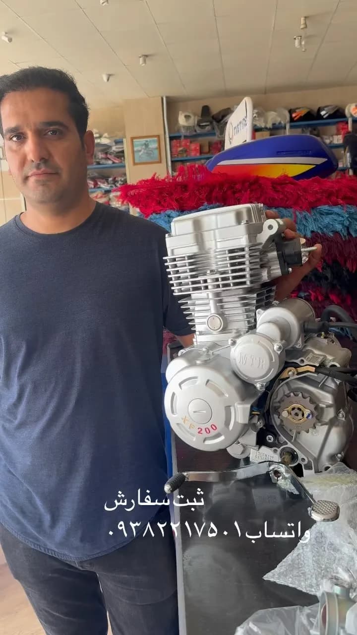 انجین ۲۰۰ گیربکس ۵ دنده معکوس، رنگ نقره‌ای و مشکی، جنس فلز و پلاستیک، انجین موتور سیکلت ۲۰۰ سی‌سی