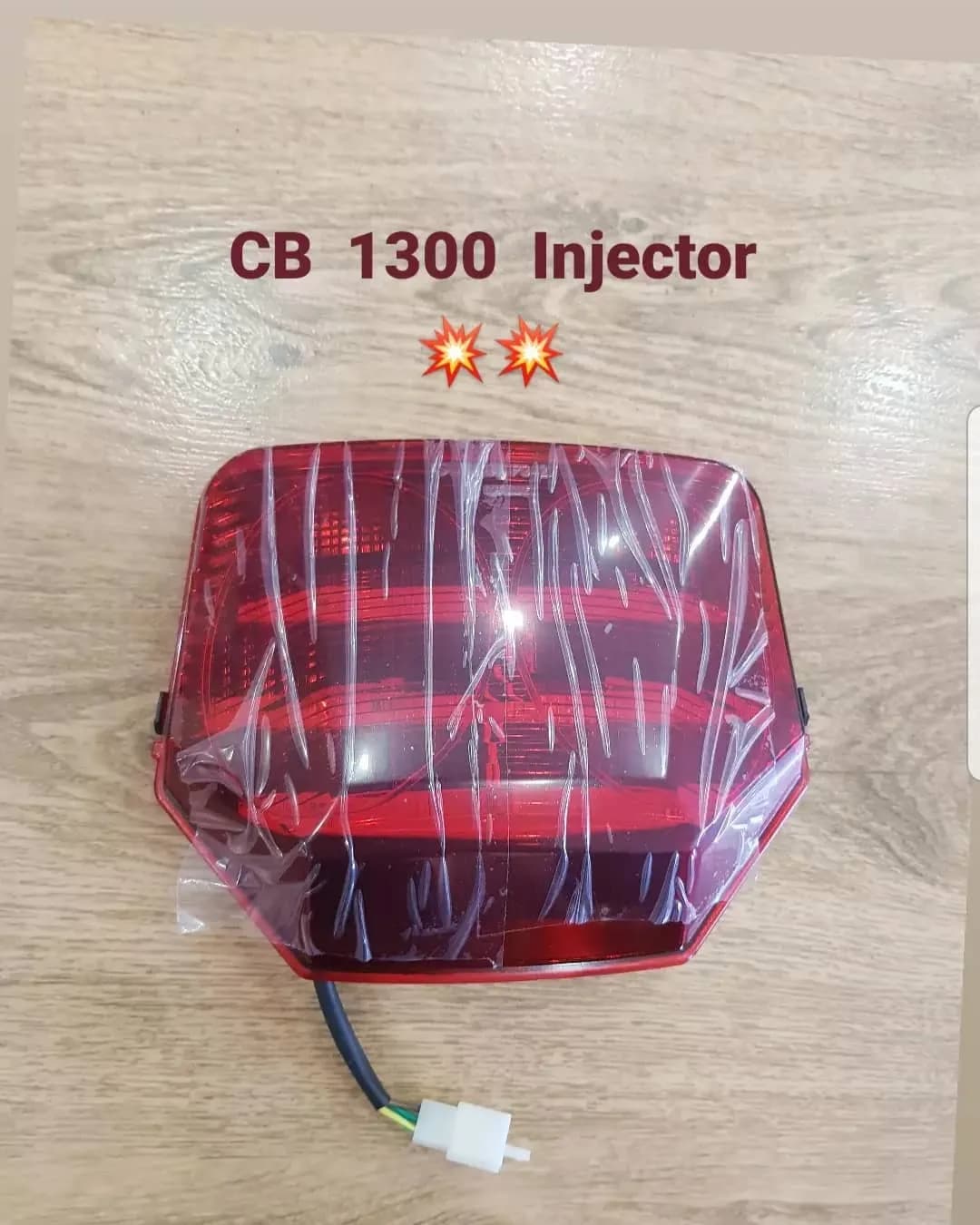 خطر عقب هوندا CB 1300، رنگ قرمز، جنس پلاستیک، چراغ خطر پلاستیکی