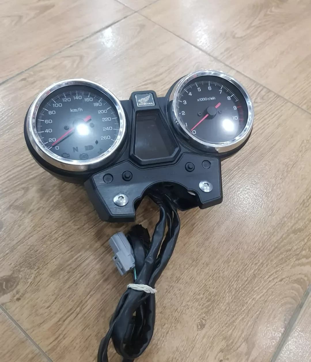 کیلومترشمار CB1300 ژاپن، رنگ سیاه و نقرهای، جنس پلاستیک و فلز، دو دایرهای