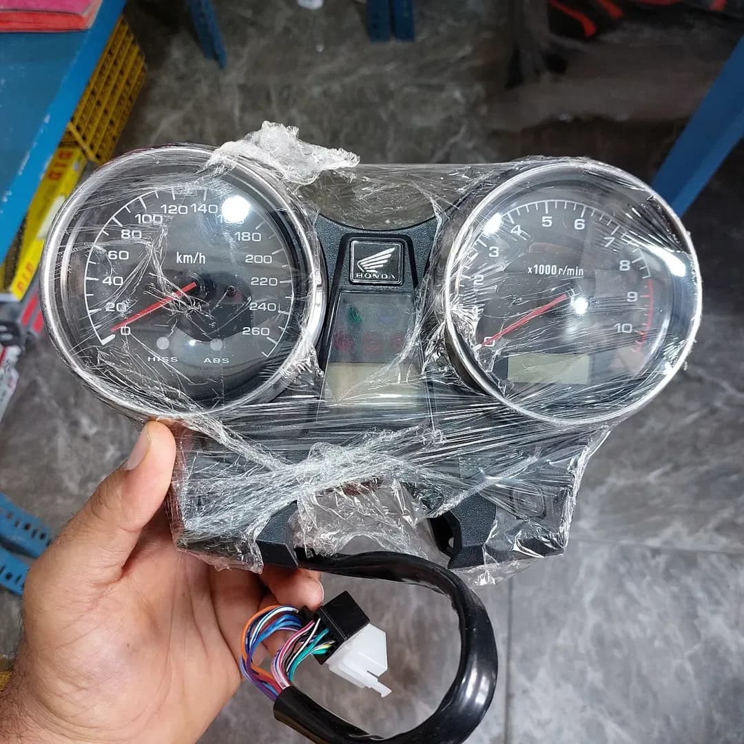 کیلومتر CB1300، رنگ مشکی و نقره‌ای، جنس پلاستیک و شیشه، قطعات موتور سیکلت