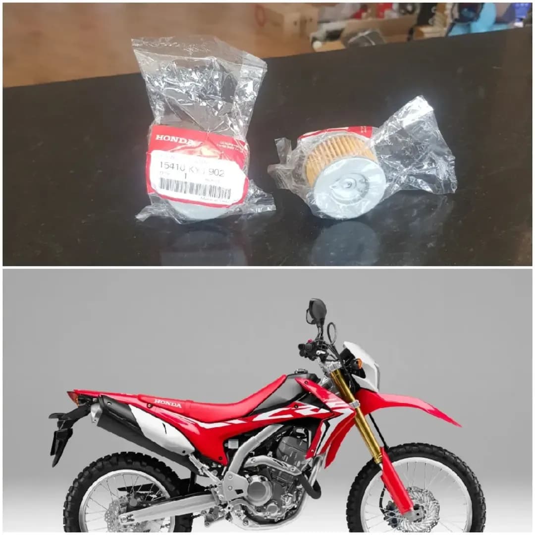 فیلتر روغن هوندا CRF 250L، رنگ سفید و قرمز، جنس کاغذ، پلاستیک و فلز، استوانه‌ای کوچک