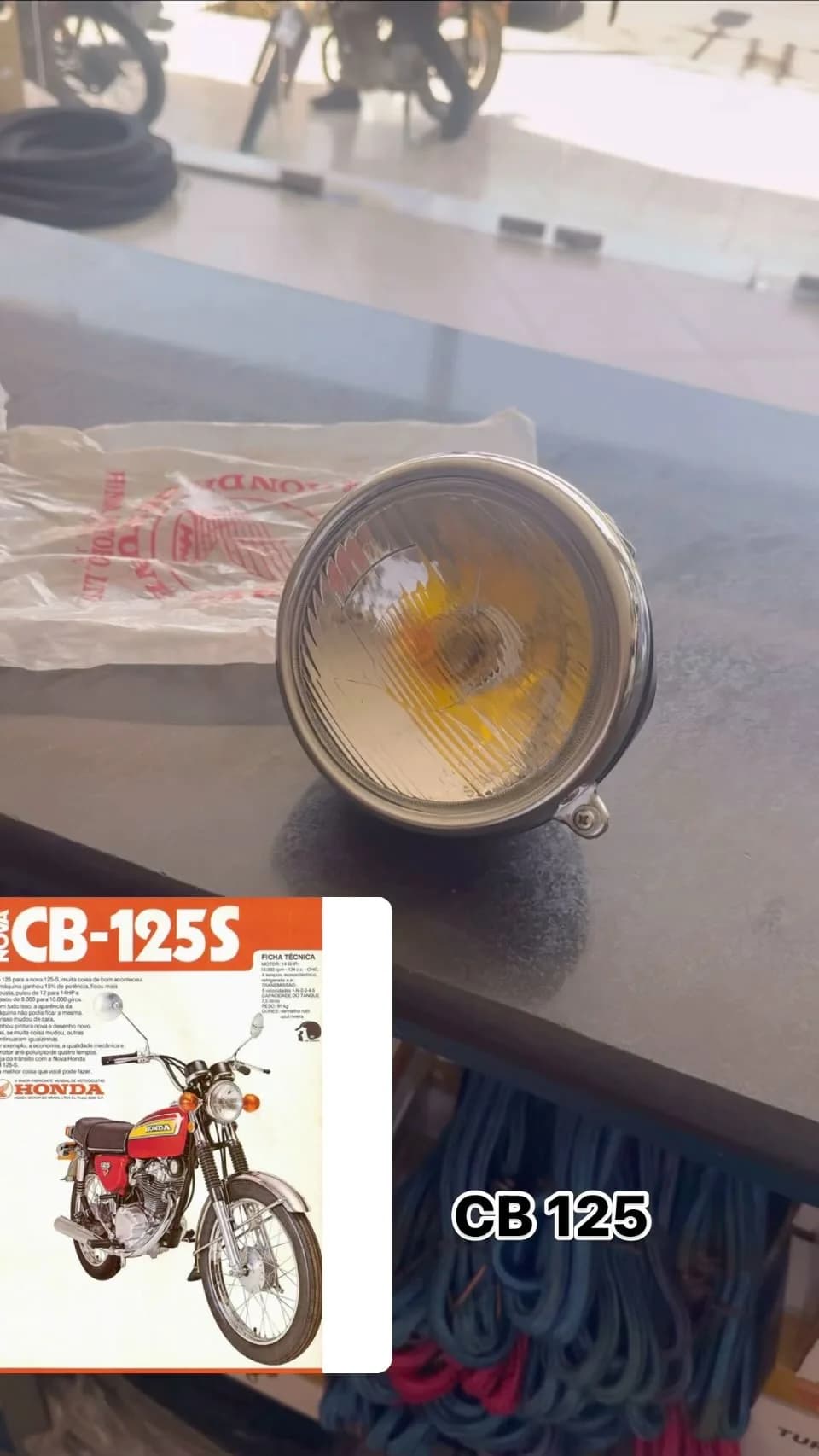 کله چراغ CB125 آکبند، رنگ نقره‌ای، جنس شیشه و فلز، گرد