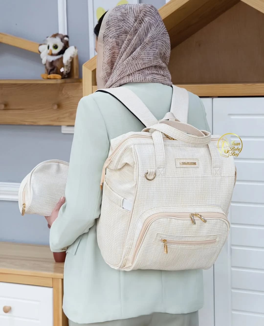 کوله پشتی لوازم نوزاد چرم مدل نوبل، رنگ کرم و بافتدار، جنس پارچه، متوسط