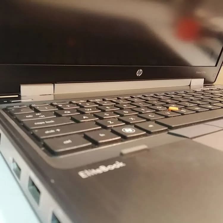لپتاپ HP EliteBook 8570w، رنگ مشکی