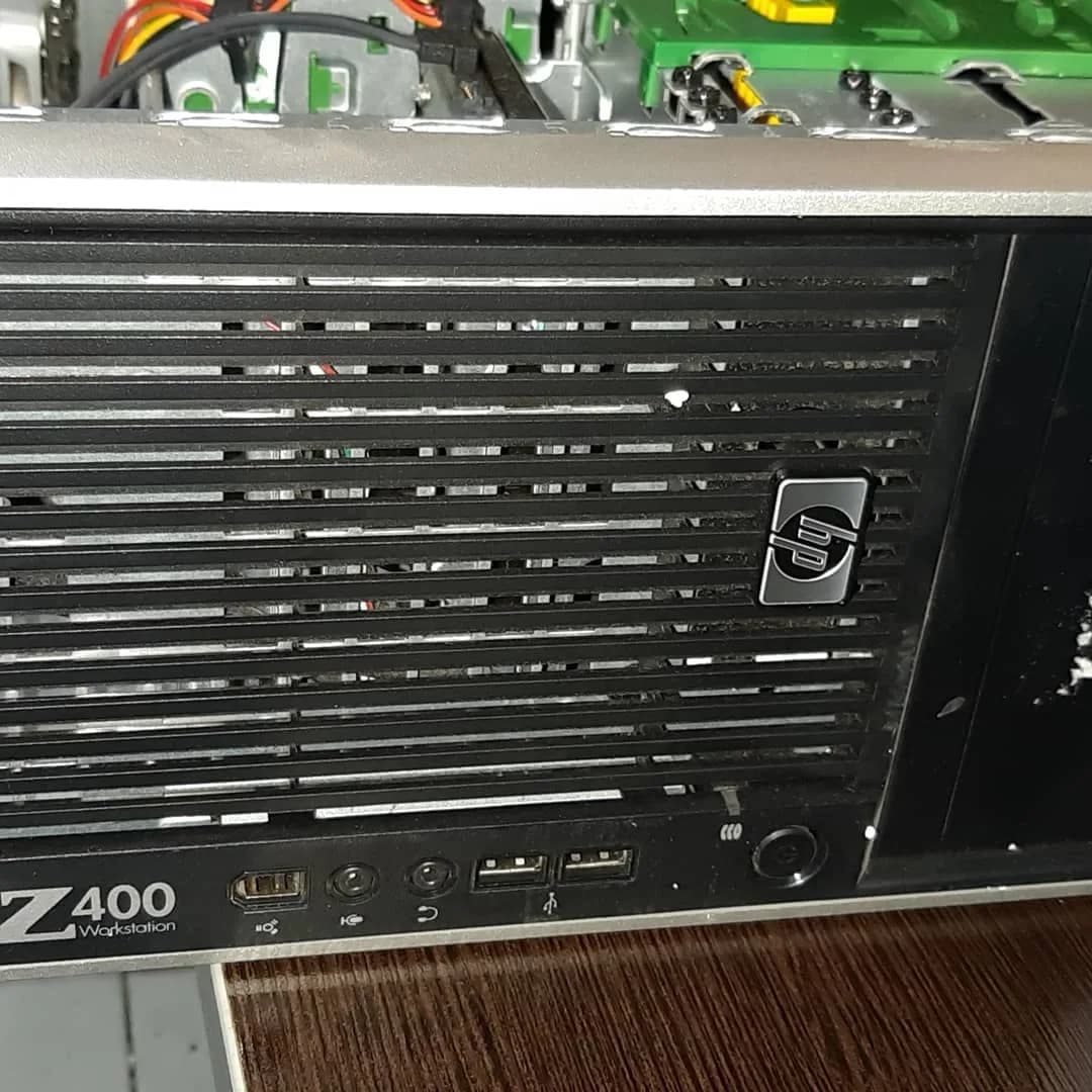 کیس ورکاستیشن z400 با cpu xeon HP، رنگ مشکی و نقرهای، جنس فلز و پلاستیک، کیس سرور
