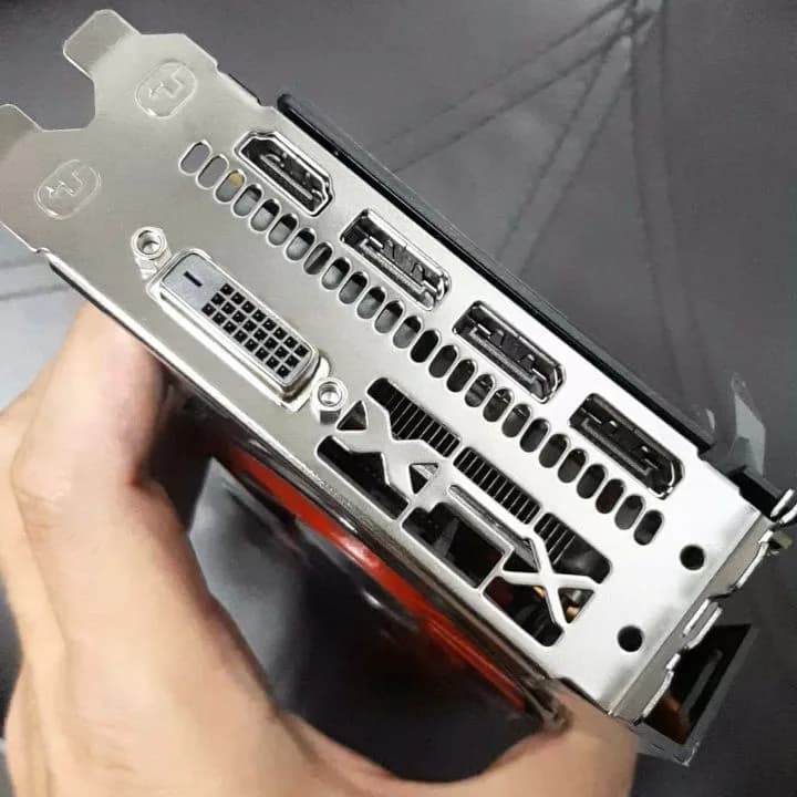 کارت گرافیک RX580 ۸ گیگ XFX، رنگ نقره‌ای، جنس فلز، قطعه کامپیوتر