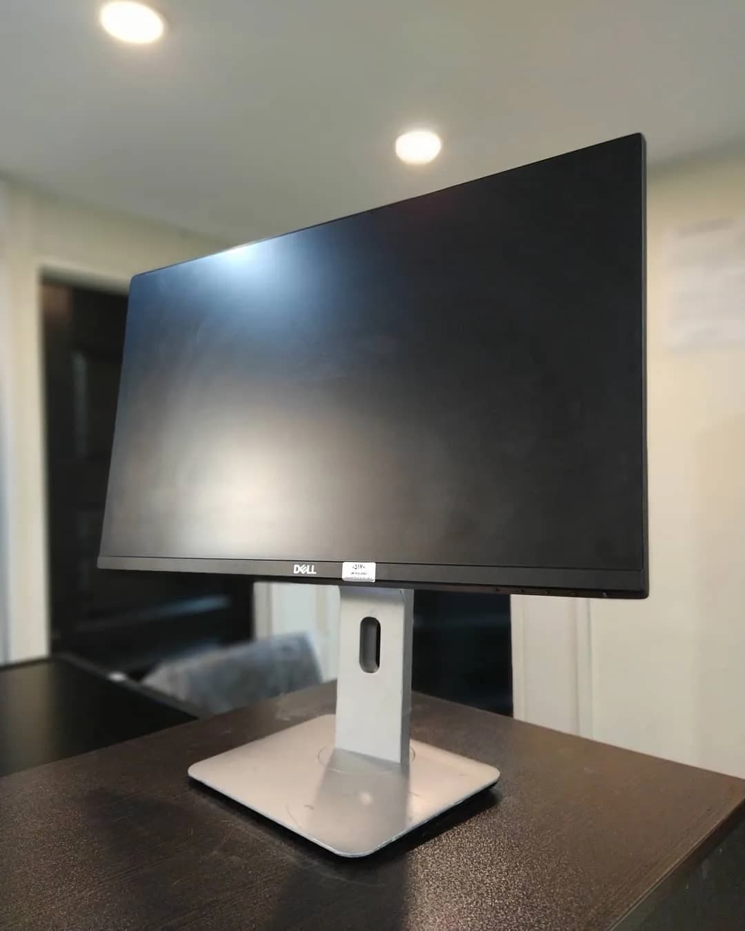 مانیتور دل P2319H ۲۳ اینچ Dell، رنگ مشکی و نقرهای، جنس پلاستیک و فلز، مانیتور رومیزی پایه قابل تنظیم