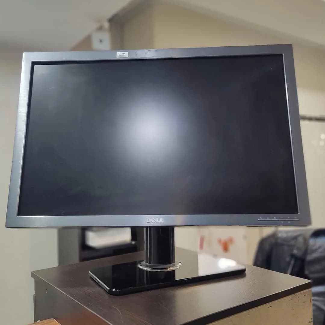 مانیتور ۳۰ اینچ UltraSharp 3008WFP دل، رنگ نقرهای و مشکی، جنس پلاستیک و شیشه، تخت با پایه