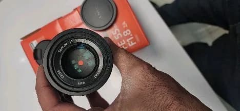 لنز 55mm F1.8 زایس کارکرده سونی، رنگ مشکی، جنس فلز و شیشه، لنز ۵۵ میلیمتری