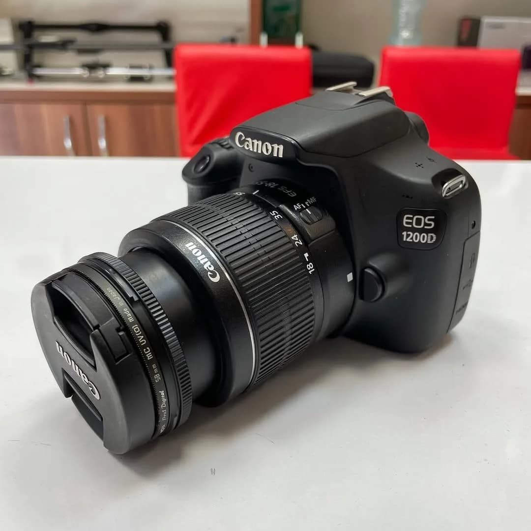 دوربین 1200D با لنز 18-55 III کارکرده کانن، رنگ مشکی، جنس پلاستیک و فلز، DSLR