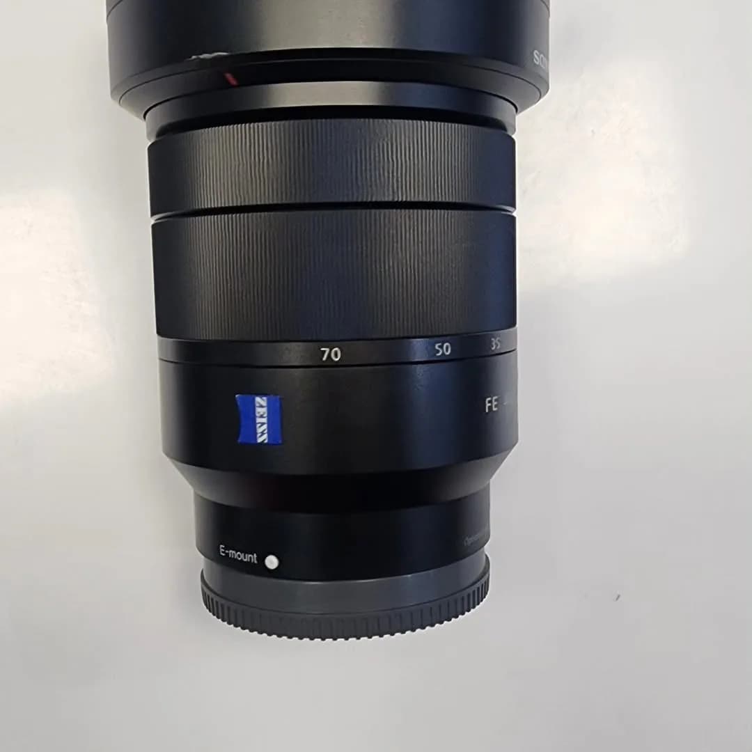 لنز 24-70mm F4 زایس کارکرده سونی، رنگ مشکی، جنس فلز و شیشه، زوم