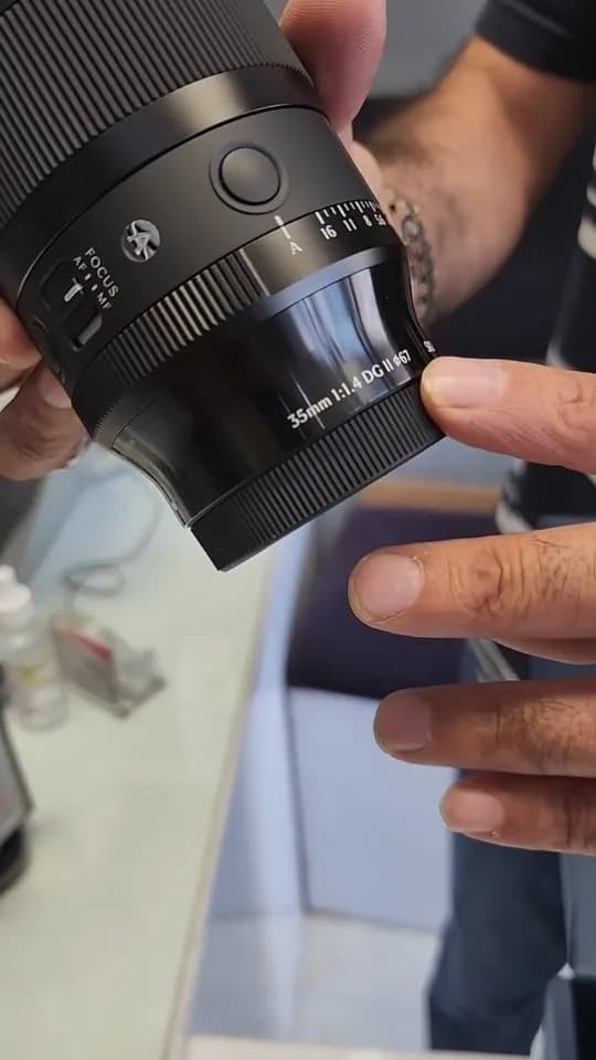 لنز 35mm F1.4 DG II Art مانت سونی سیگما، رنگ مشکی، جنس فلز و شیشه، استوانهای